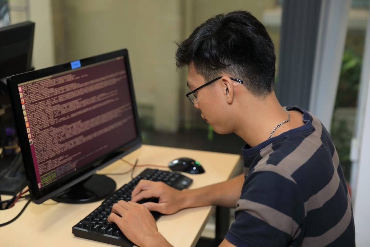 ベトナムにおけるAIエンジニアの給与水準と需要予測:機械学習領域の人材獲得とコスト構造